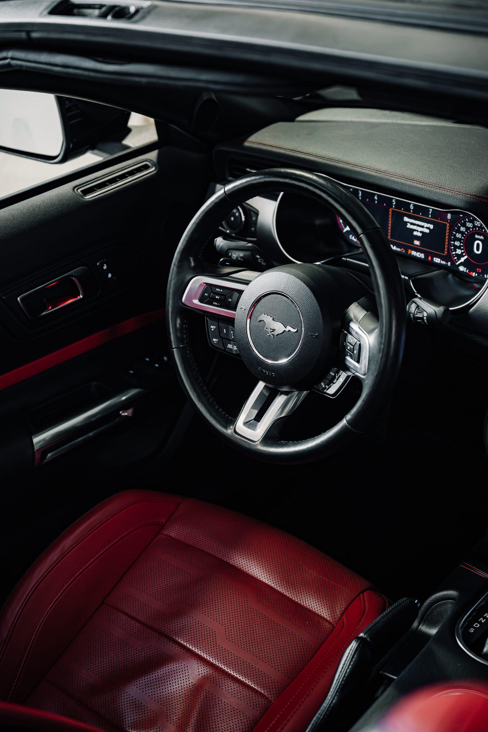 Cockpit und Lenkrad